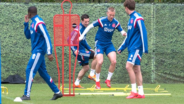 [国内足球]冯劲射门变助攻 奇塔迪尼垫射破门.