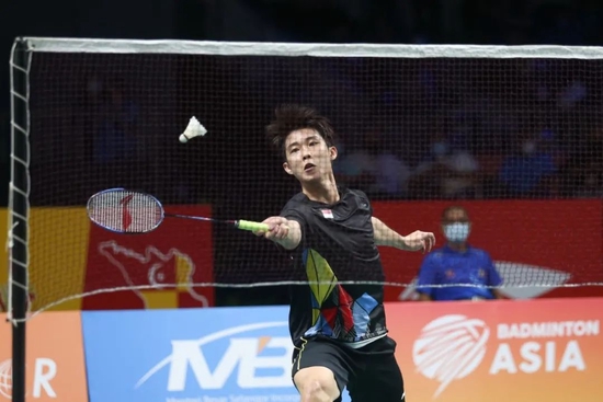 周定洋尝试北京“美食”豆汁儿，表情痛苦直呼：我不是北京人.