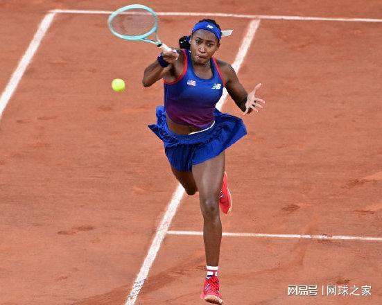 体育冬奥时刻：萌娃迎冬奥 一起向未来